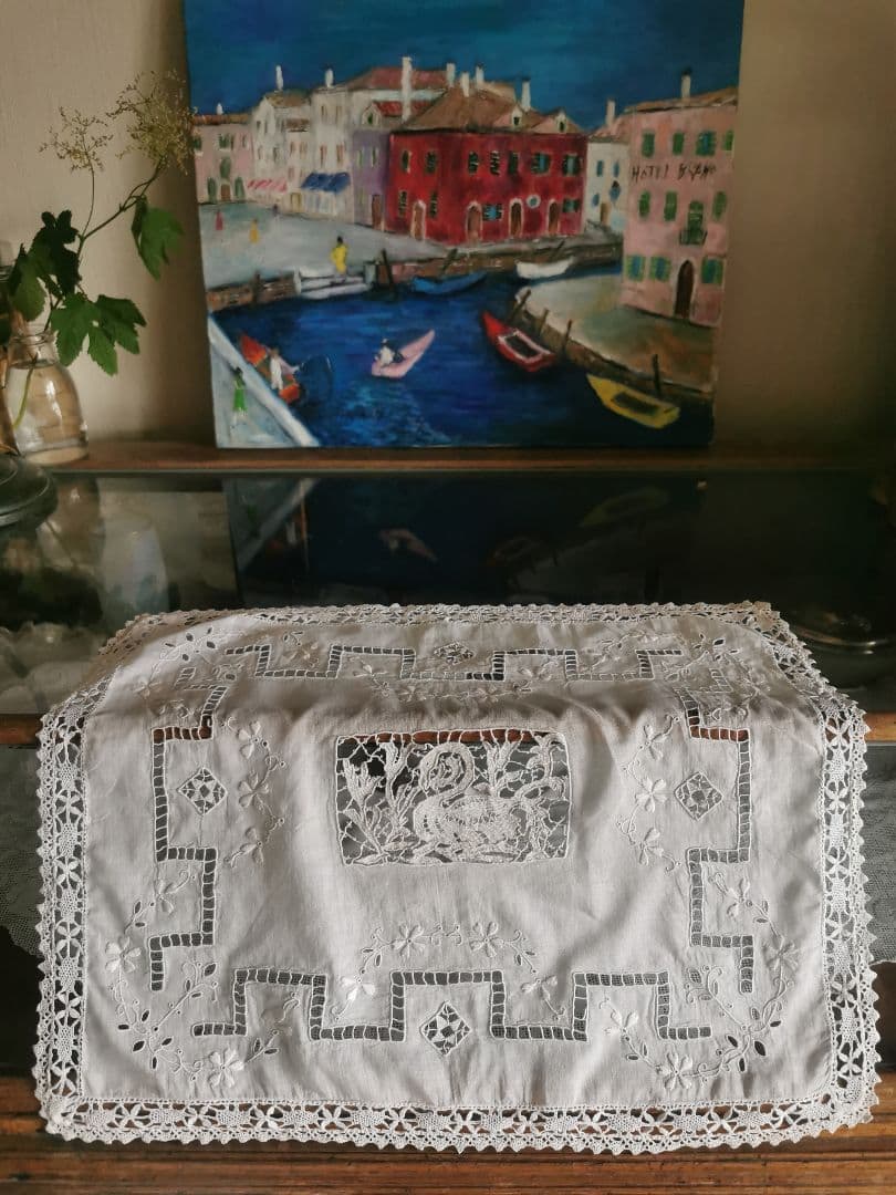 アンティーク 花咲く水辺の白鳥 オープンワーク アイレット花刺繍 レースパネル