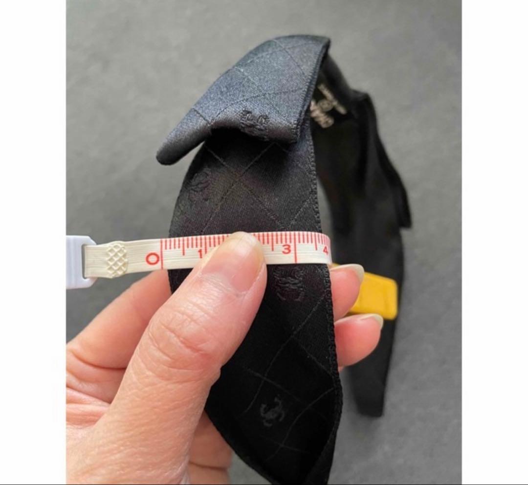 CHANEL ブラック ヘアバンド　シャネル　マトラッセ　ロゴ