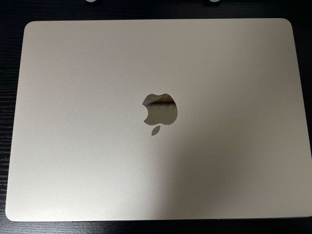 超美品 MacBookAir M2 モデル 13.6インチ、おまけ付き
