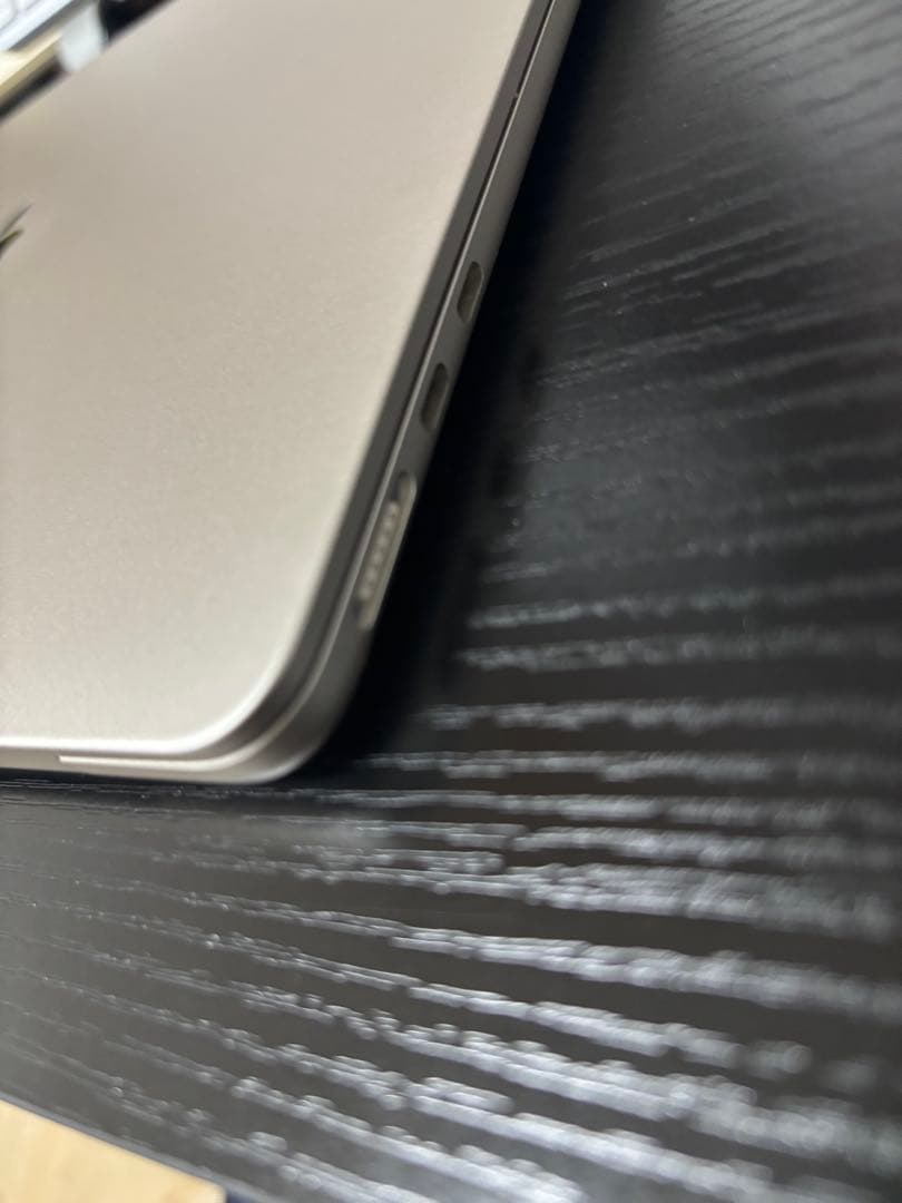 超美品 MacBookAir M2 モデル 13.6インチ、おまけ付き