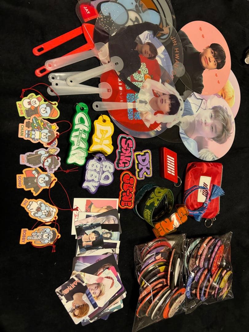 BIGBANG ビッグバングロゴ マイク型ライトとバッジセット