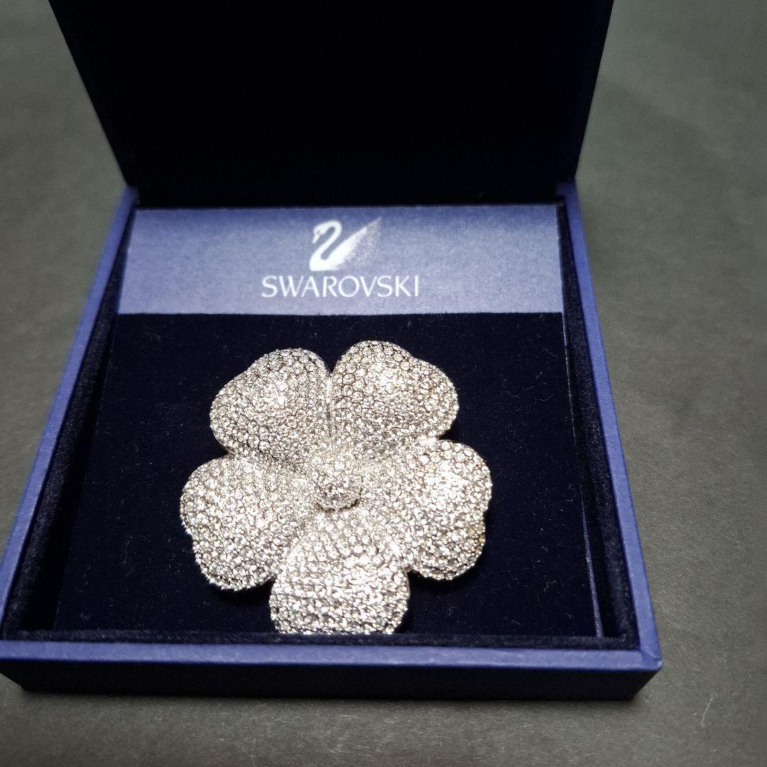 SWAROVSKI シルバーフラワー、カメリアブローチ 106-2674