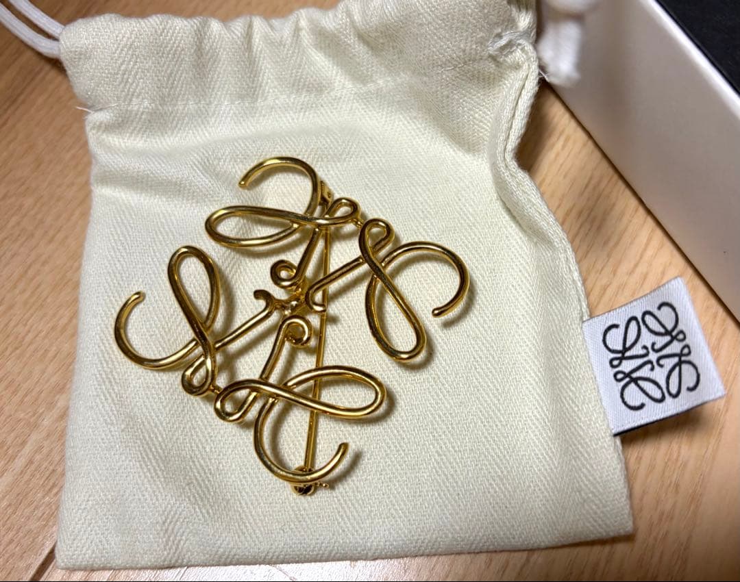 Ari様　LOEWE ブローチ　ゴールド　ほぼ未使用品