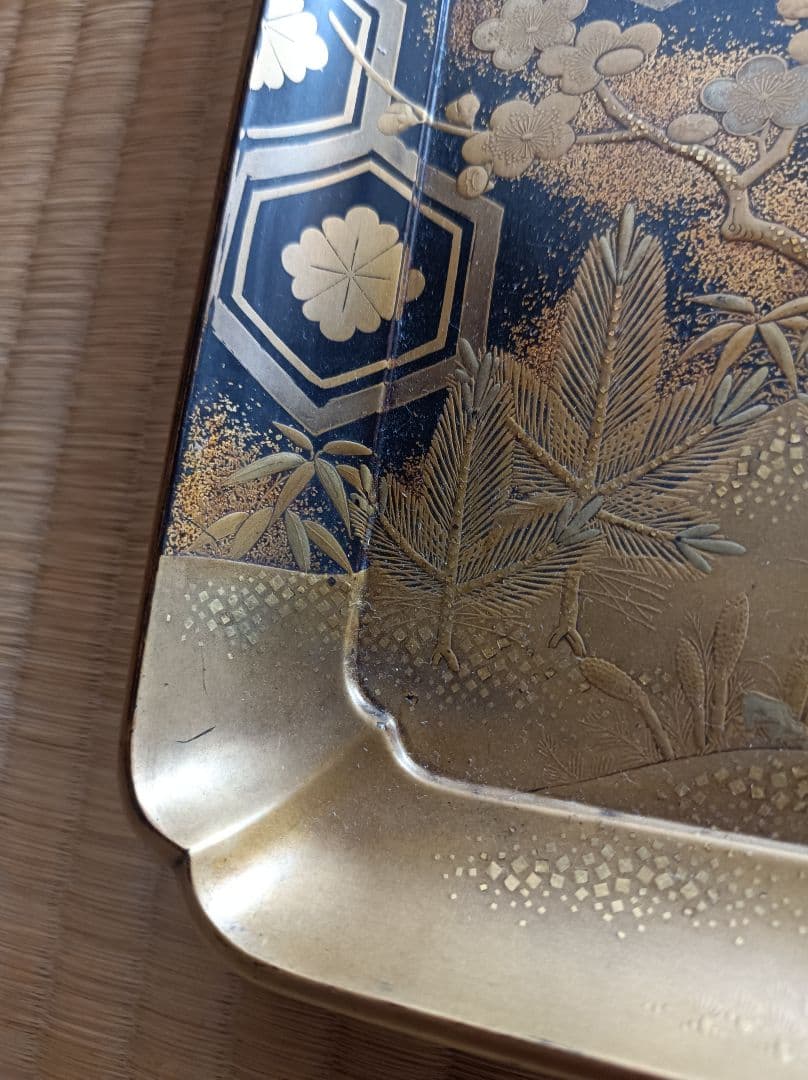 松竹梅破亀甲葵紋蒔絵香盆