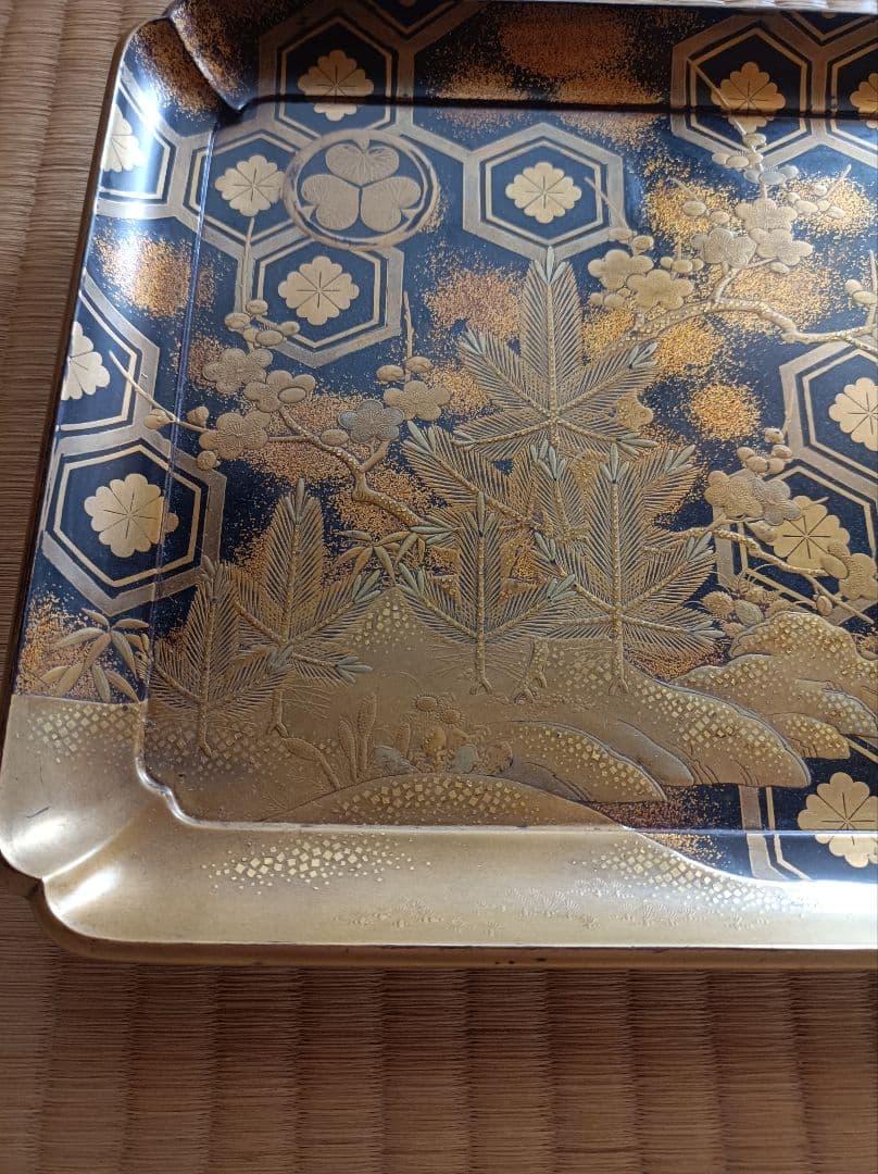 松竹梅破亀甲葵紋蒔絵香盆