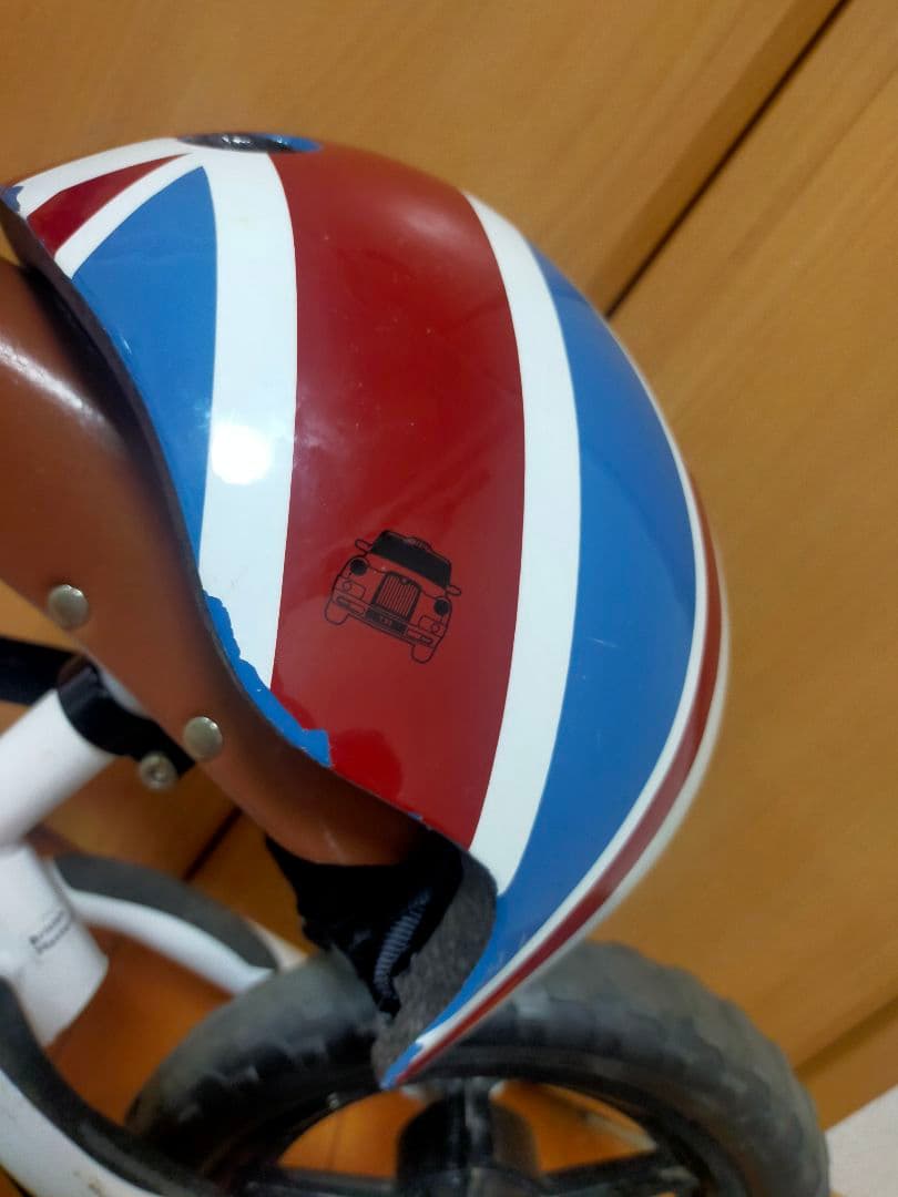 ストライダー ロンドンタクシー ヘルメット付き　美品