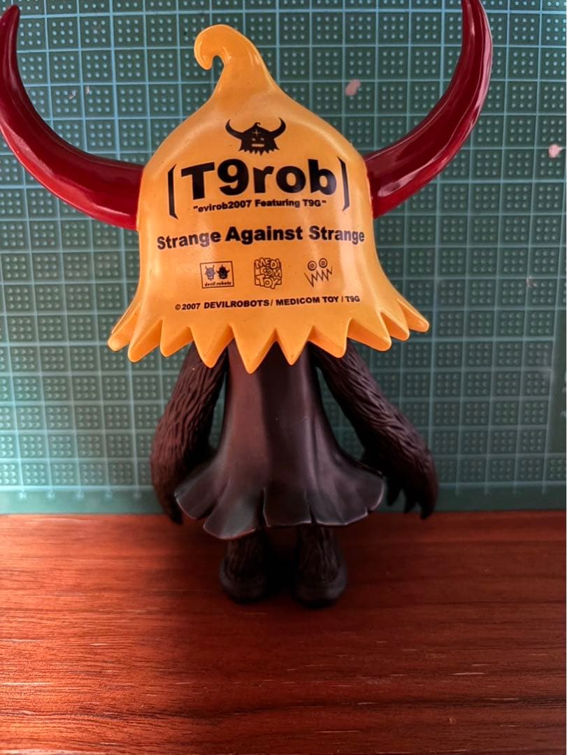 ヴァイナルコレクティブルドールズ　evirob 2007 T9rob