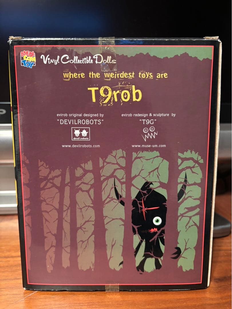 ヴァイナルコレクティブルドールズ　evirob 2007 T9rob