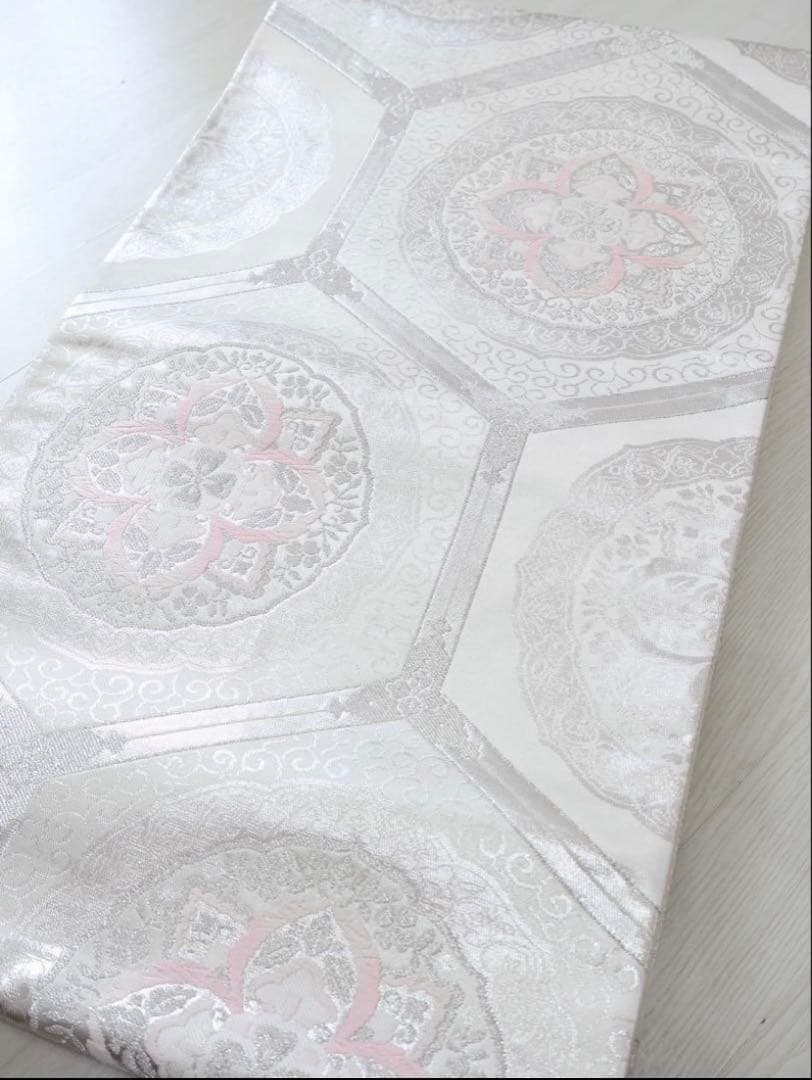 花柄振袖 白色 黒フリル付き