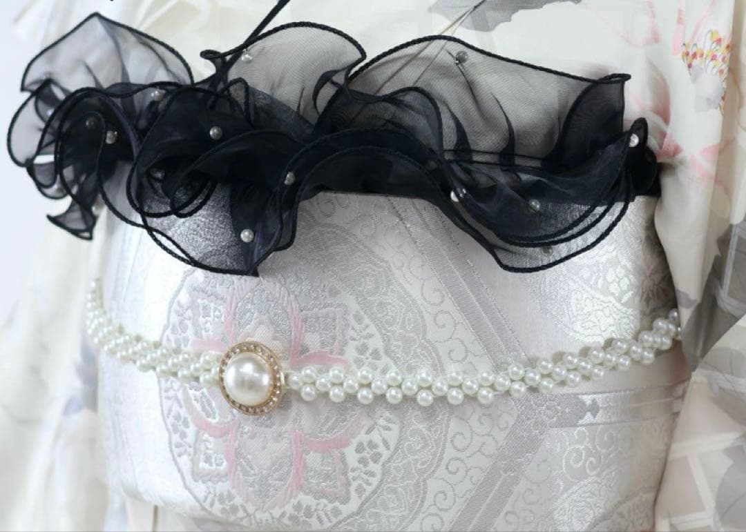 花柄振袖 白色 黒フリル付き