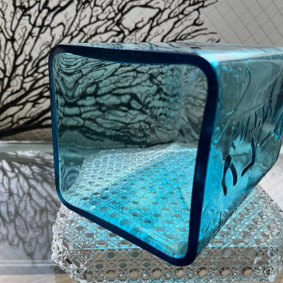 骨董　時代ガラス　希少　化粧品保管瓶　エンボス　唐草プレス　カプリブルー　ウラン