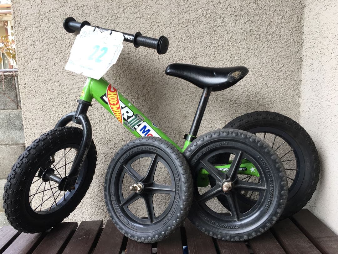 ストライダー本体、カスタムチューブタイヤ　純正タイヤ付属