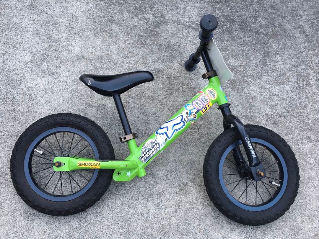 ストライダー本体、カスタムチューブタイヤ　純正タイヤ付属