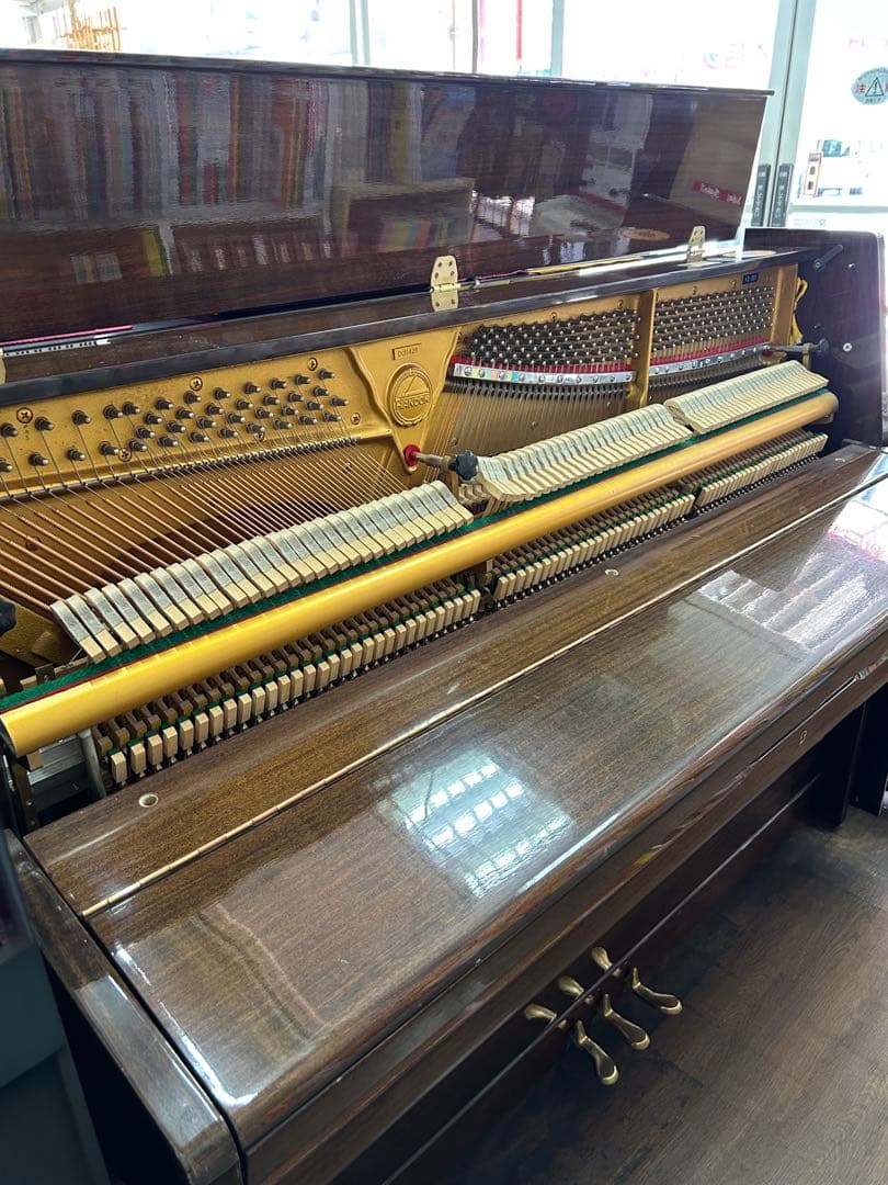 超価格HANDOKピアノ、H110、人気のコンパクトタイプ、お買い得1台限り！