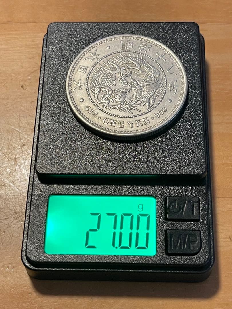 新1円銀貨　明治18年　日本近代貨幣　旧貨幣　古銭　一円銀貨　１圓銀貨　一圓銀貨