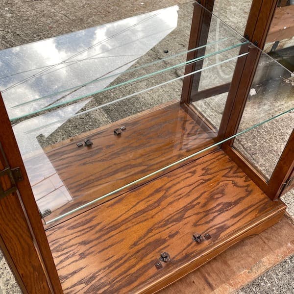 関西限定　送料別　アメリカ製　飾り棚　キュリオケース　ショーケース