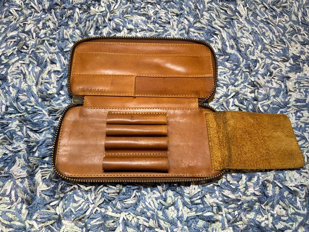 バハギア　ラウンドジップペンケース　キャメル