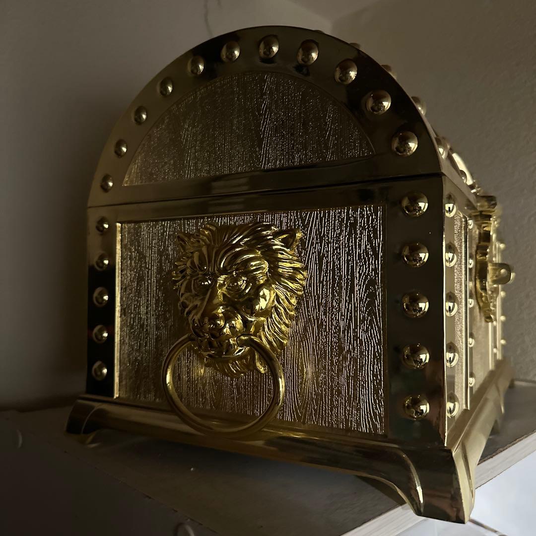 黄金に輝く宝箱　特大サイズ