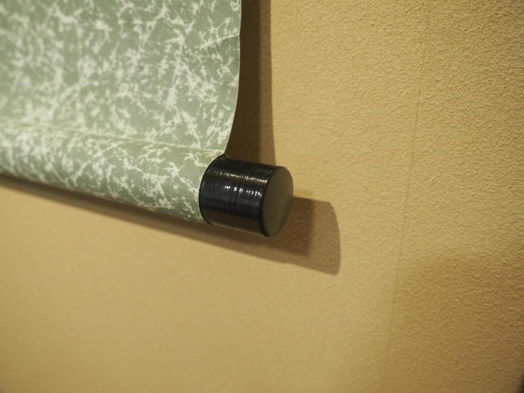 臨済宗大徳寺塔頭玉林院前住職　森洞雲自筆二字横物『白雲』掛軸（共箱）