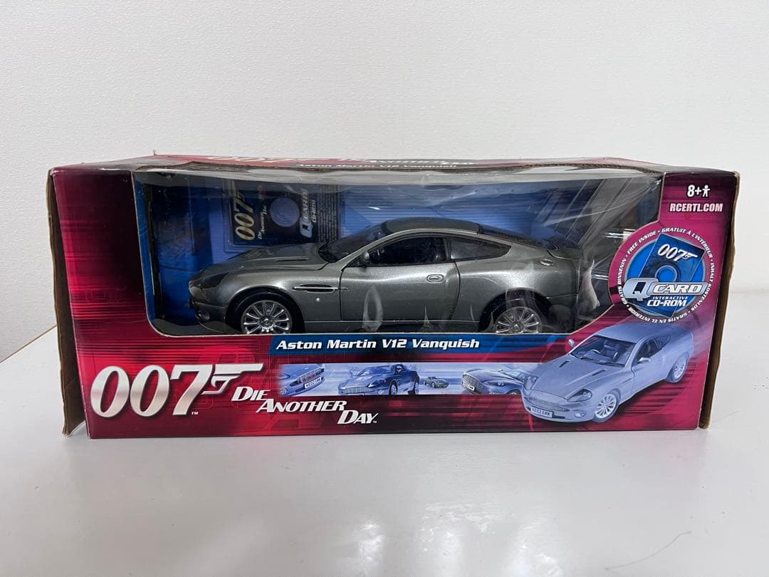 007 Aston Martin V12 Vanquish ジェームズボンド