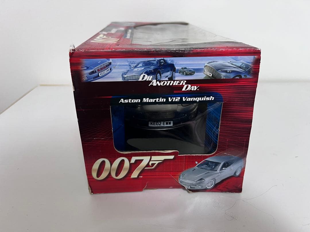 007 Aston Martin V12 Vanquish ジェームズボンド