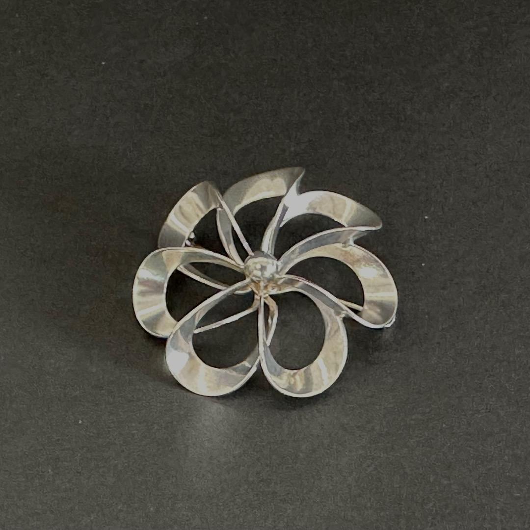 【美品！現品限り】N.E.From 銀の花 ブローチ &イヤリングセット