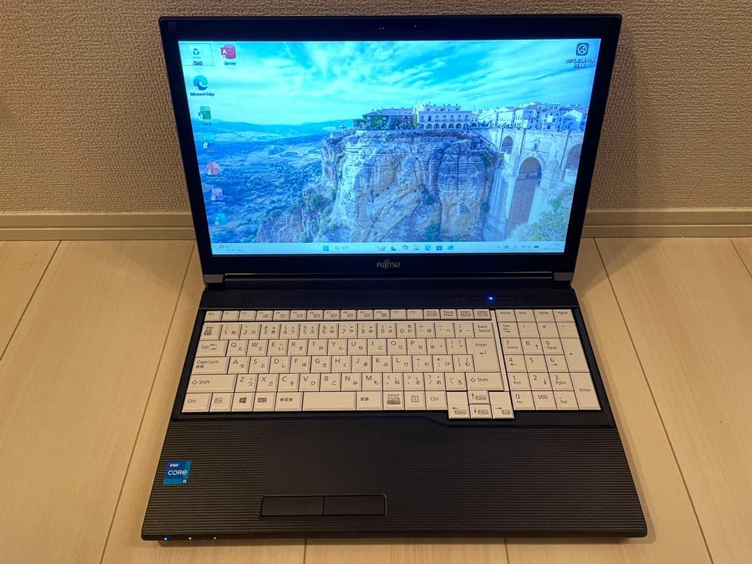 富士通 A5511/HX i5-1135G7 8GB 256GB Office