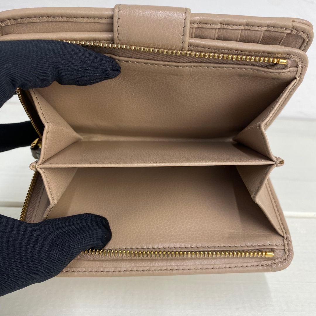 PRADA 三角プレート 二つ折り コンパクトウォレット