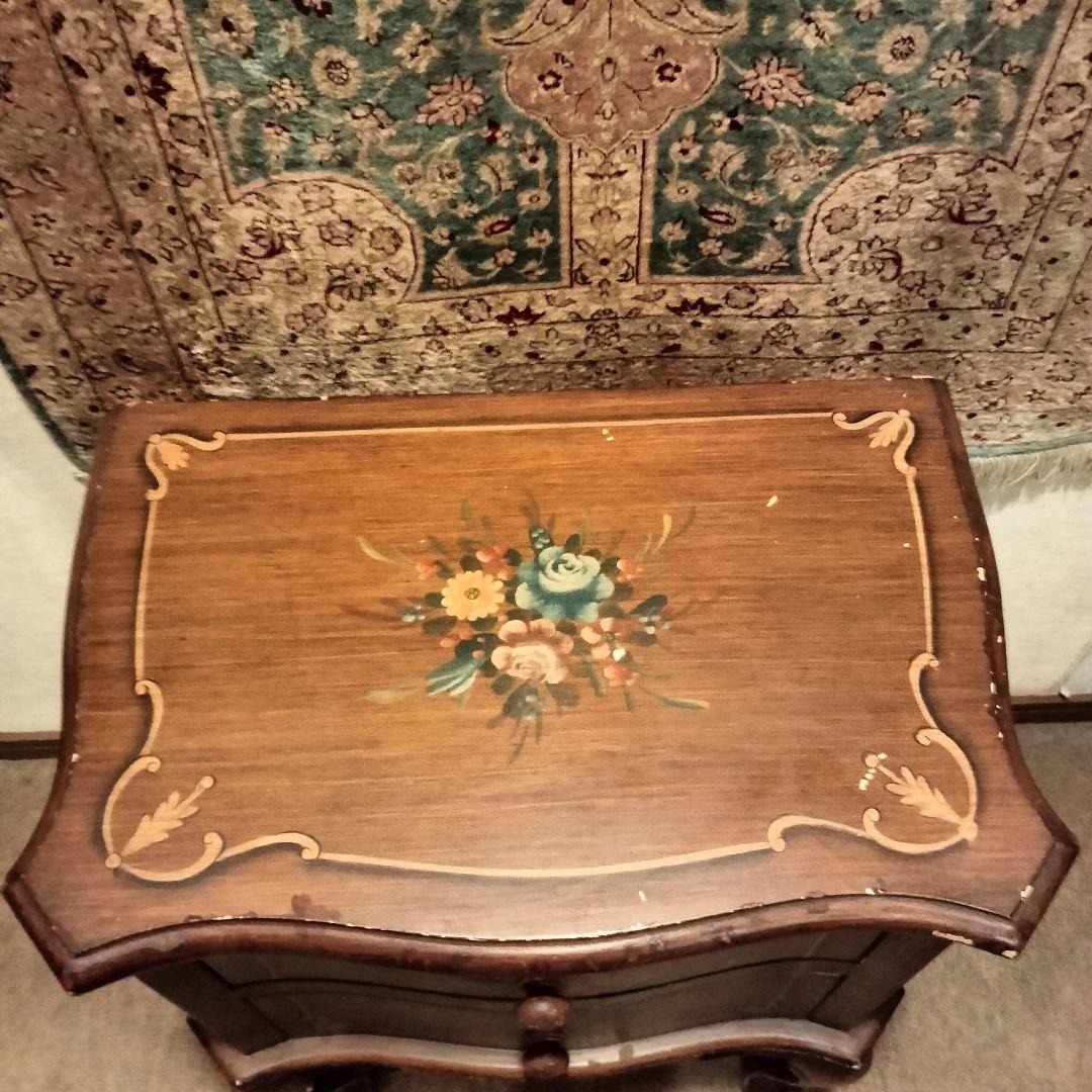 ヨーロッパアンティーク花柄ペイントの木製サイドテーブルチェスト