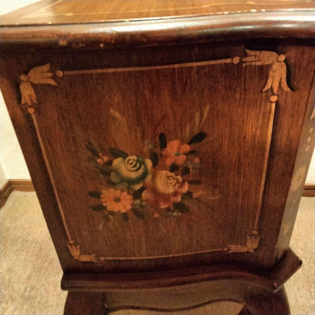 ヨーロッパアンティーク花柄ペイントの木製サイドテーブルチェスト
