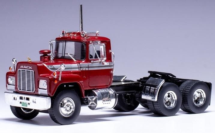 1/43 マック Rシリーズ 1966 メタリックレッド ixo製ダイキャスト製