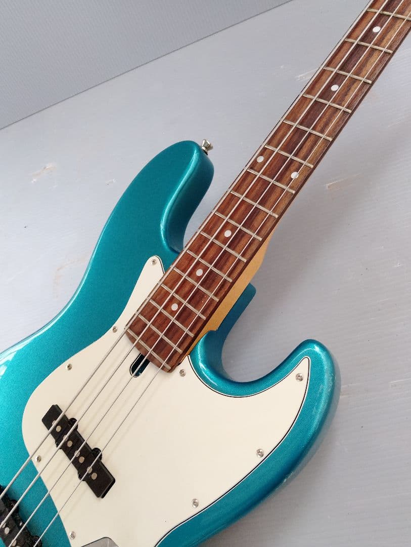 Bacchus（バッカス）のジャズベースタイプのエレキベース(あ84)