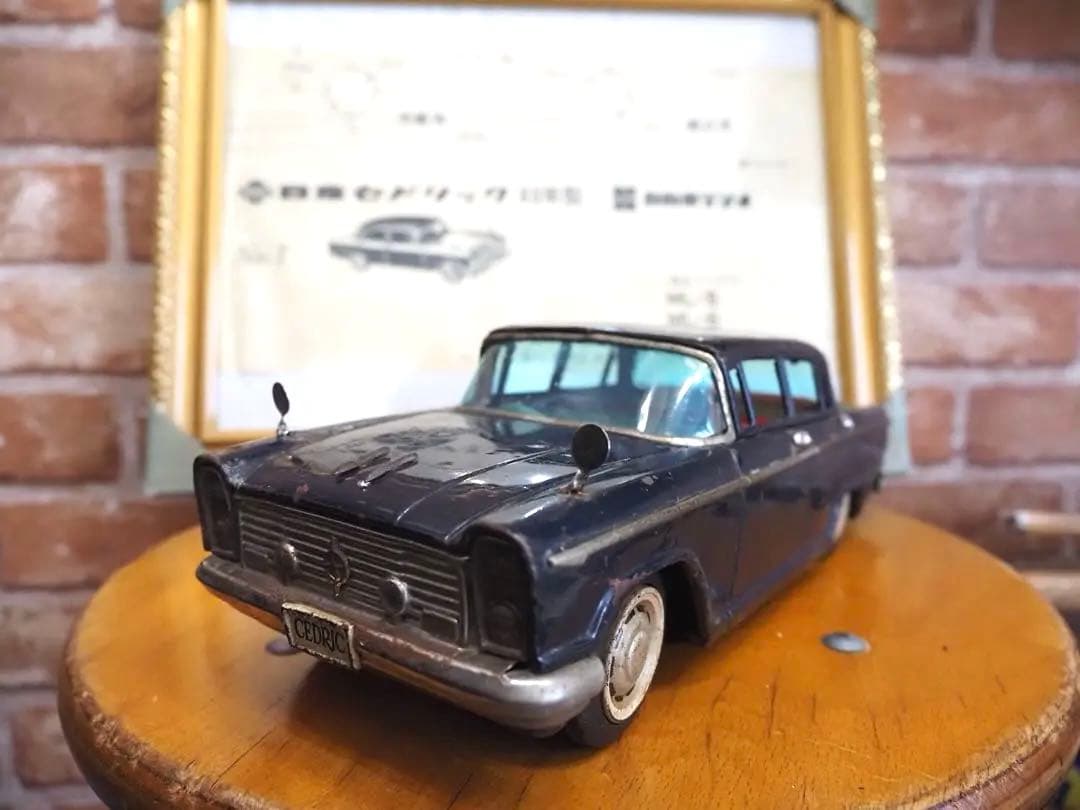 昭和レトロ　イチコー　ブリキ　日産セドリック・カスタム　縦目4灯　初期　おまけ