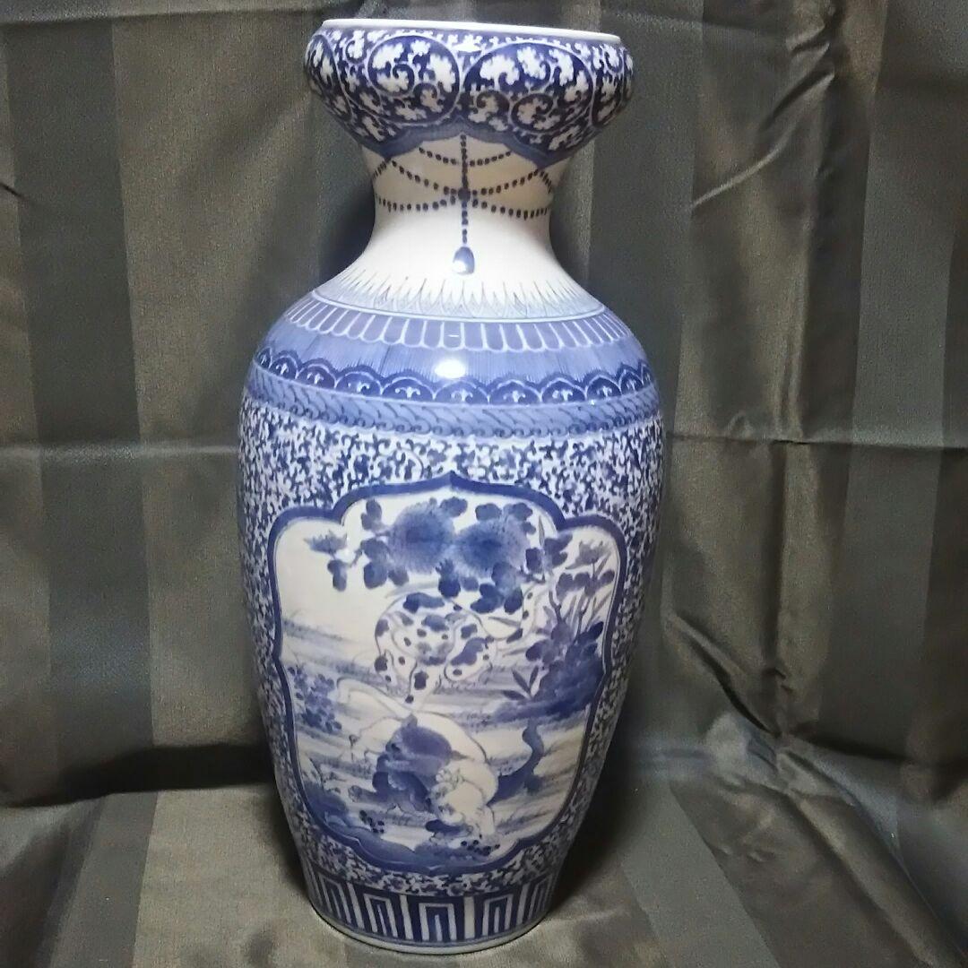 お値引き 古伊万里 大きな壺 白抜き蛸唐草模様に猫が三匹