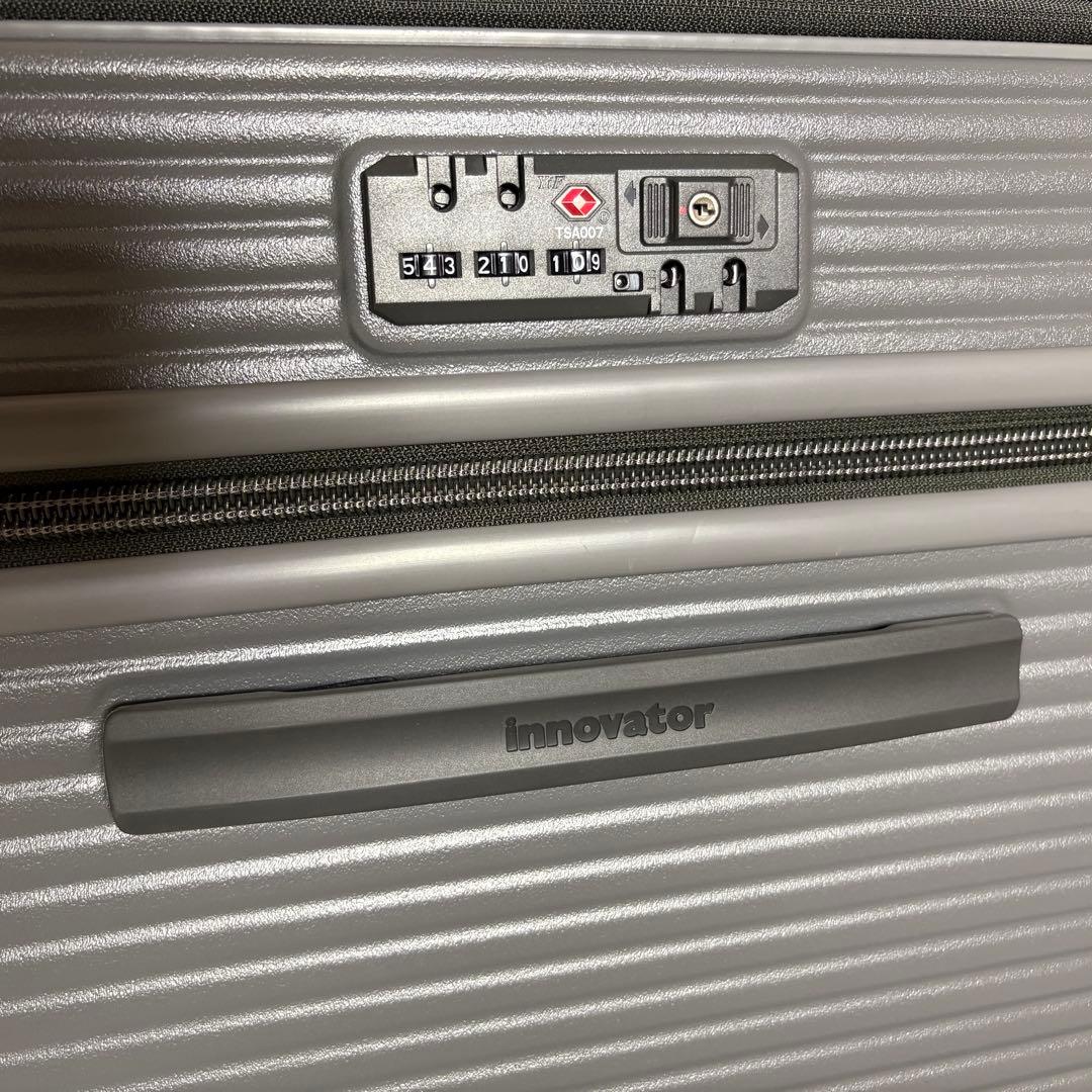イノベータースーツケース　92L 購入時付属品あり