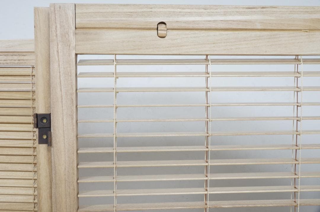 ルーバースクリーン　４連　衝立　間仕切り　パーティション