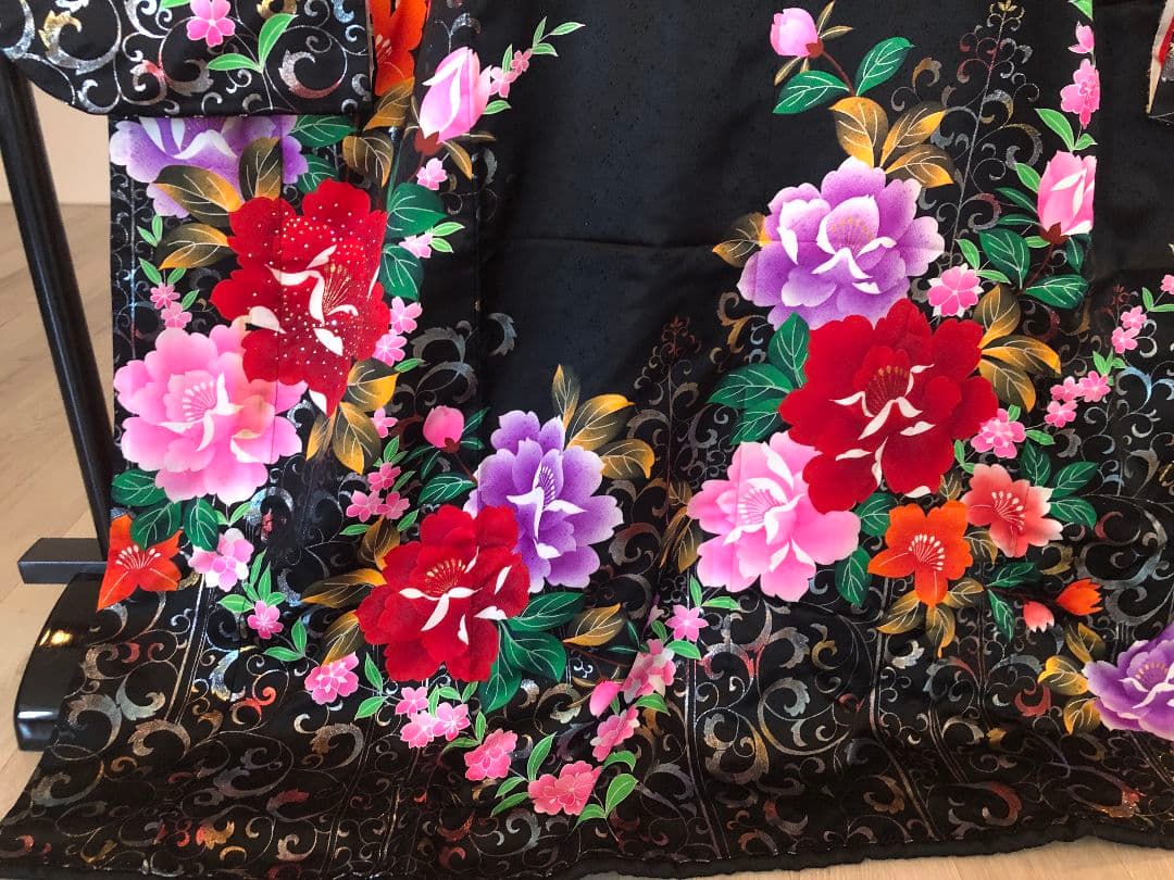 花嫁引き振袖 黒 花柄 ビーズ装飾