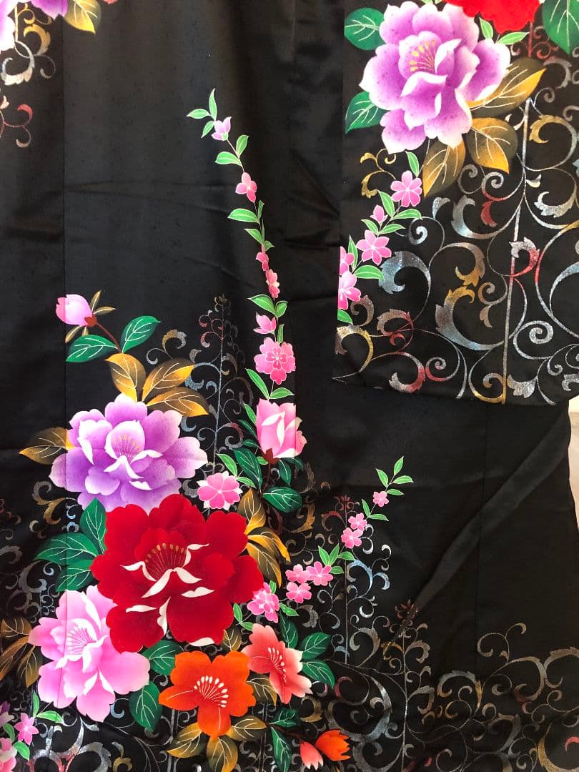 花嫁引き振袖 黒 花柄 ビーズ装飾