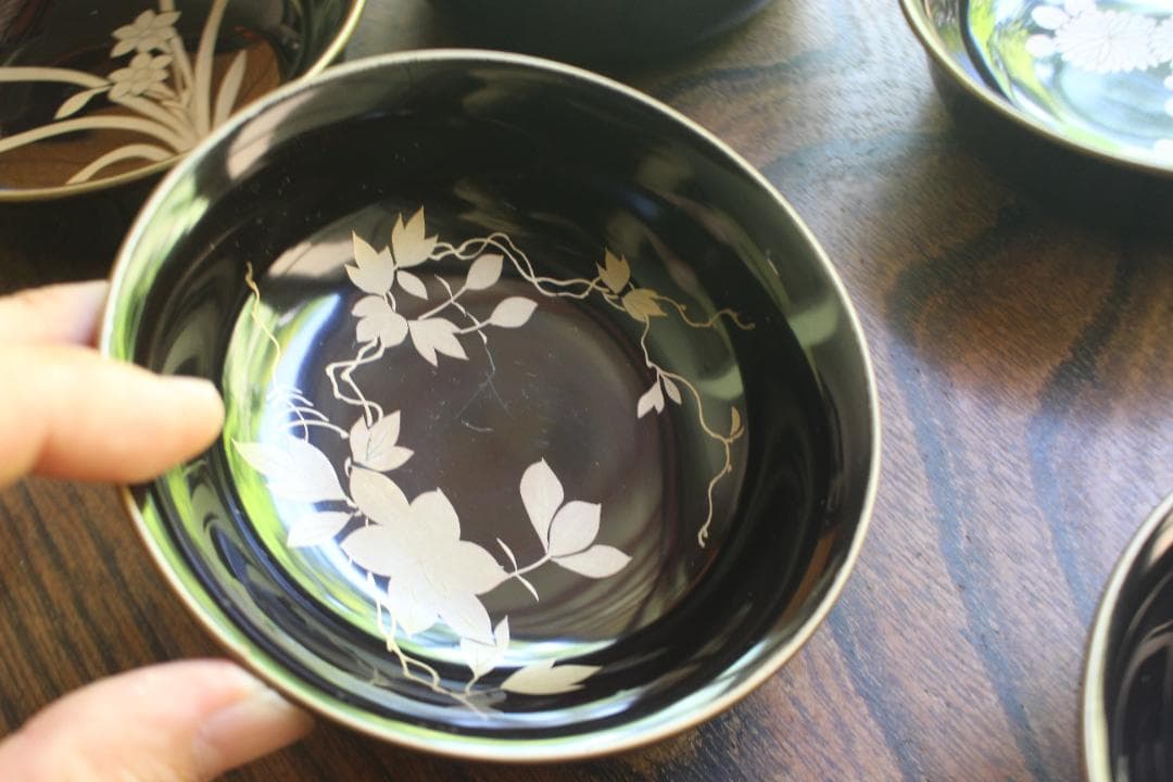 小傷有！時代金縁黒漆に優美な草花蒔絵の映える小皿7点（検輪島塗蒔絵皿菓子皿