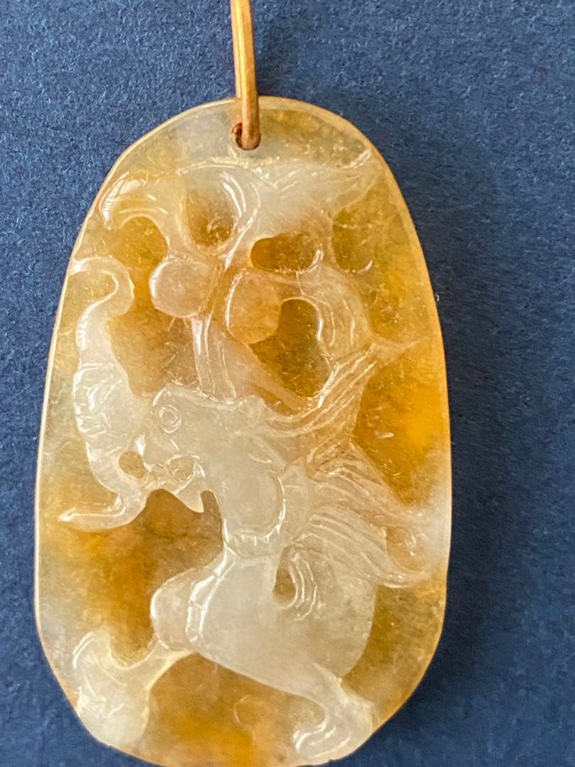 翡翠・彫刻ペンダントヘッド・ドラゴン・龍