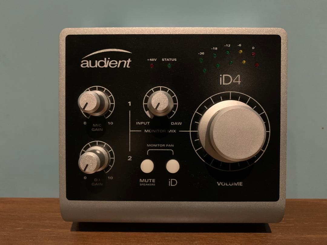 Audient iD4 オーディオインターフェイス