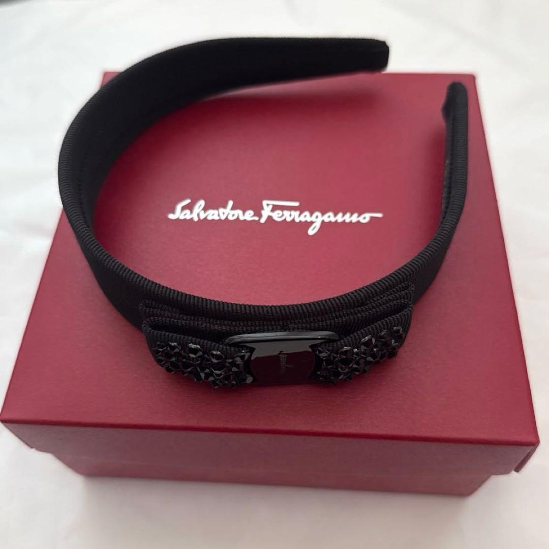 Ferragamoフェラガモ カチューシャ 黒