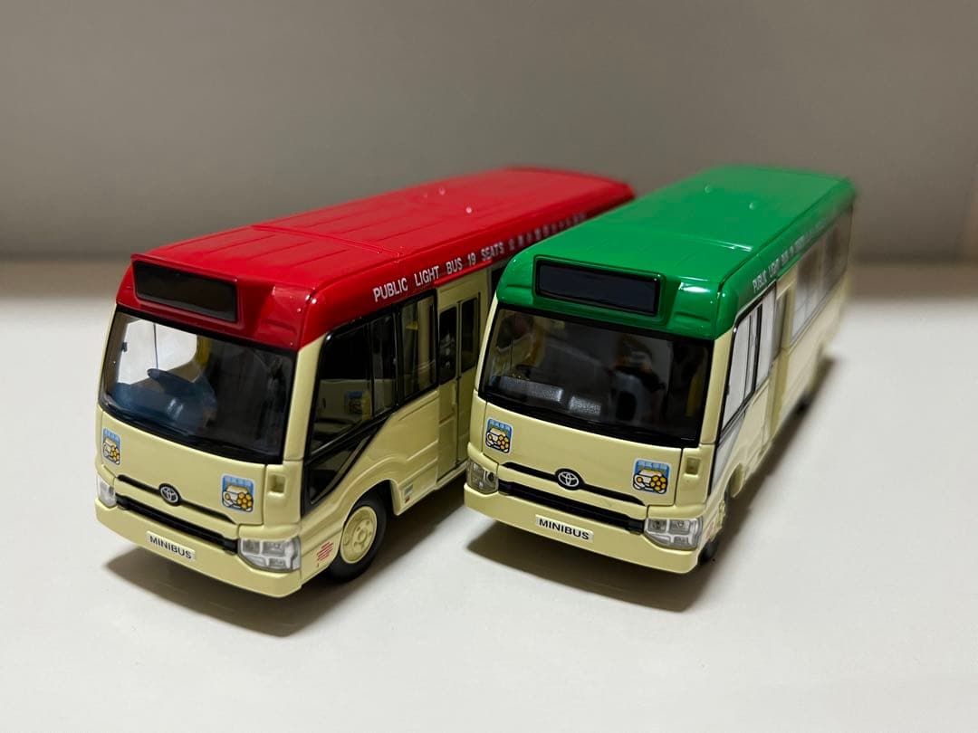 トミカリミテッドビンテージネオ　香港小巴　ミニバス二台
