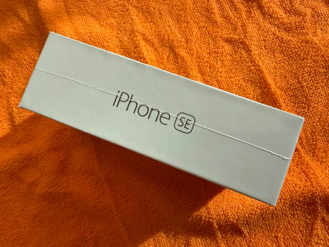 超レア　Apple iPhone SE (未開封)