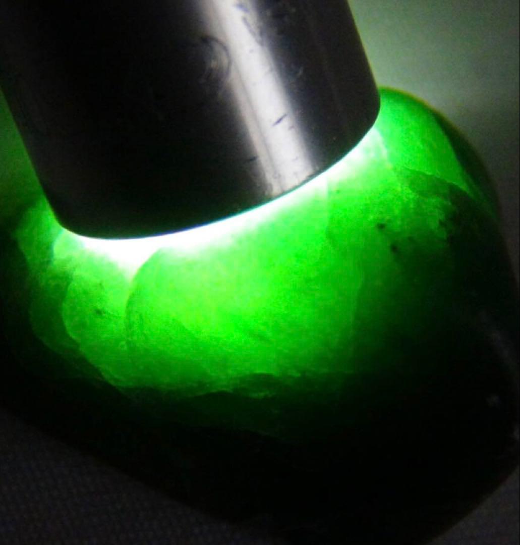 金山谷　極上ろうかん糸魚川翡翠　原石　糸魚川ひすい　コン沢　国産鉱物　水石　根付