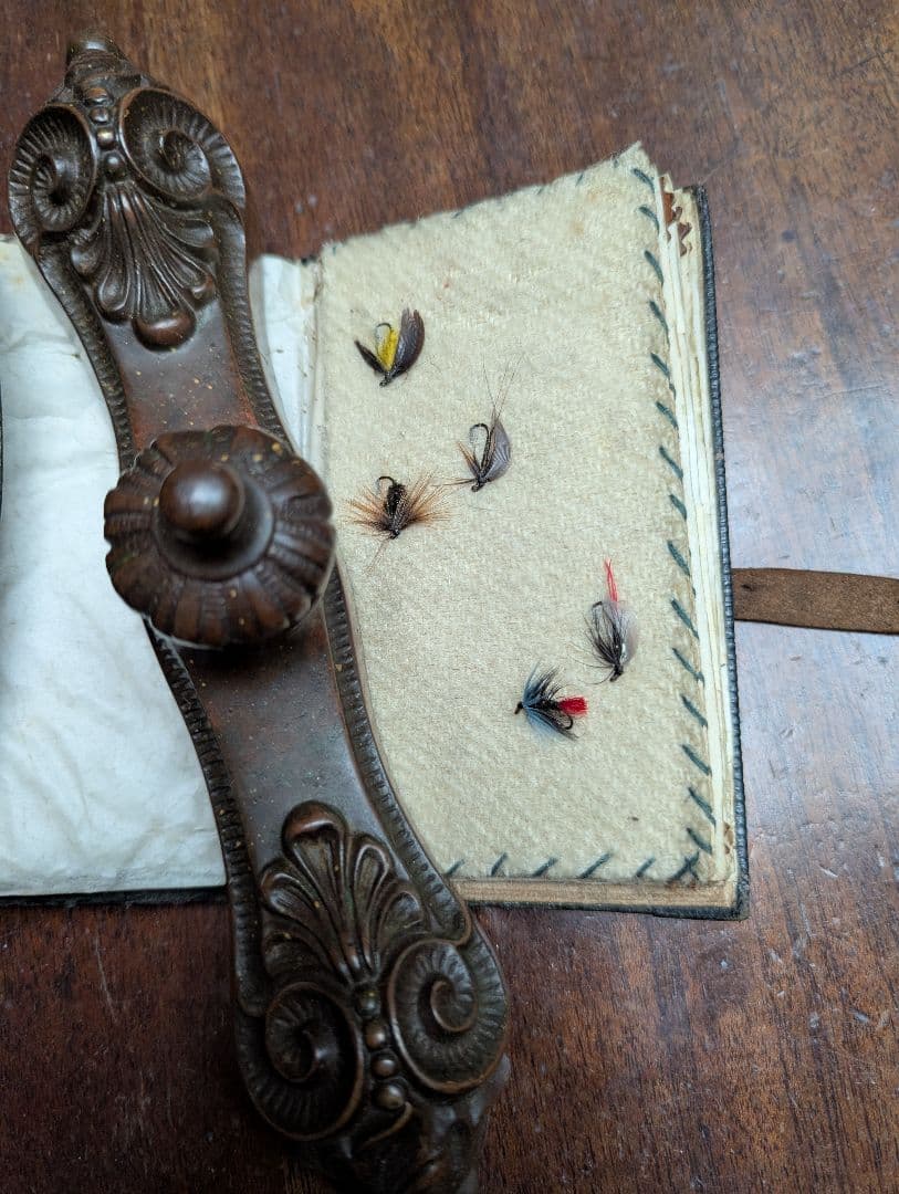 イギリスアンティーク １８世紀 毛針ノート 革装フライ手帳 英国 フィッシング