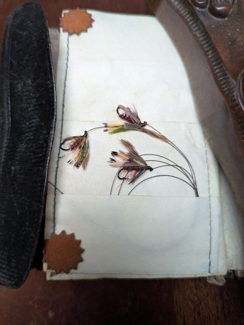 イギリスアンティーク １８世紀 毛針ノート 革装フライ手帳 英国 フィッシング
