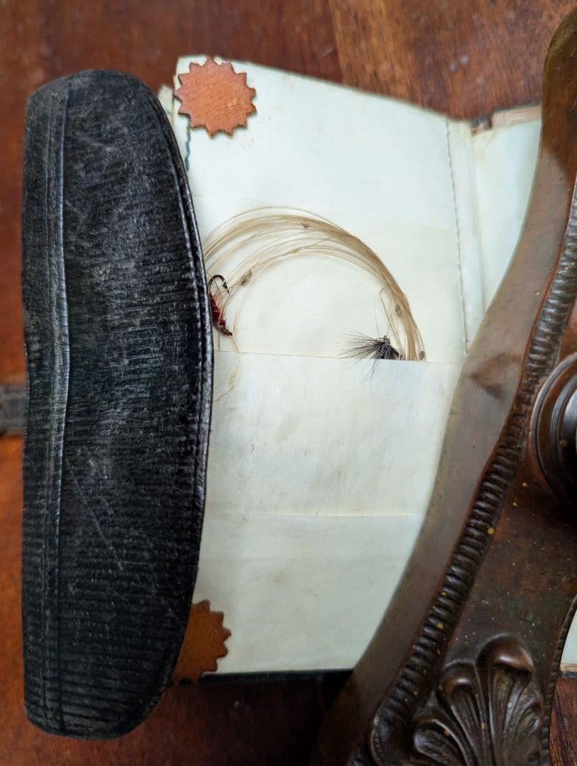 イギリスアンティーク １８世紀 毛針ノート 革装フライ手帳 英国 フィッシング
