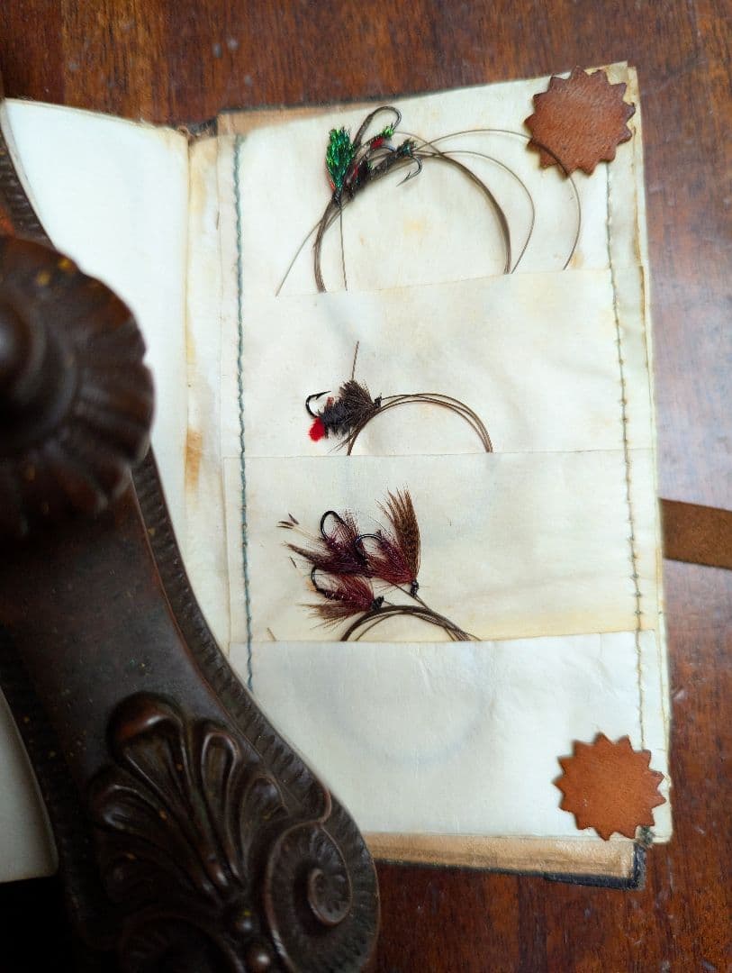 イギリスアンティーク １８世紀 毛針ノート 革装フライ手帳 英国 フィッシング