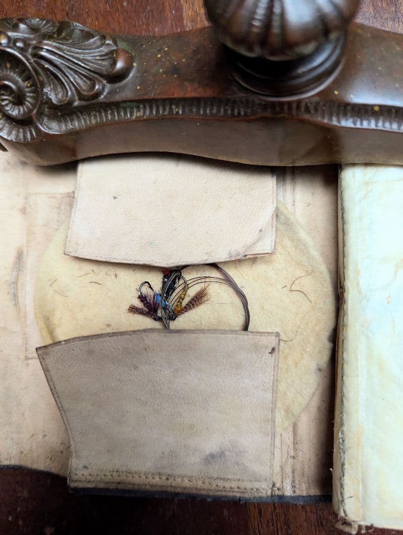 イギリスアンティーク １８世紀 毛針ノート 革装フライ手帳 英国 フィッシング